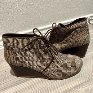 Womens Tom wedge shoes size 8.5